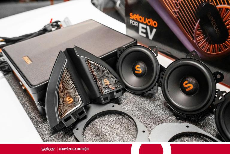 hệ thống loa trước và sau xe của SetAudio